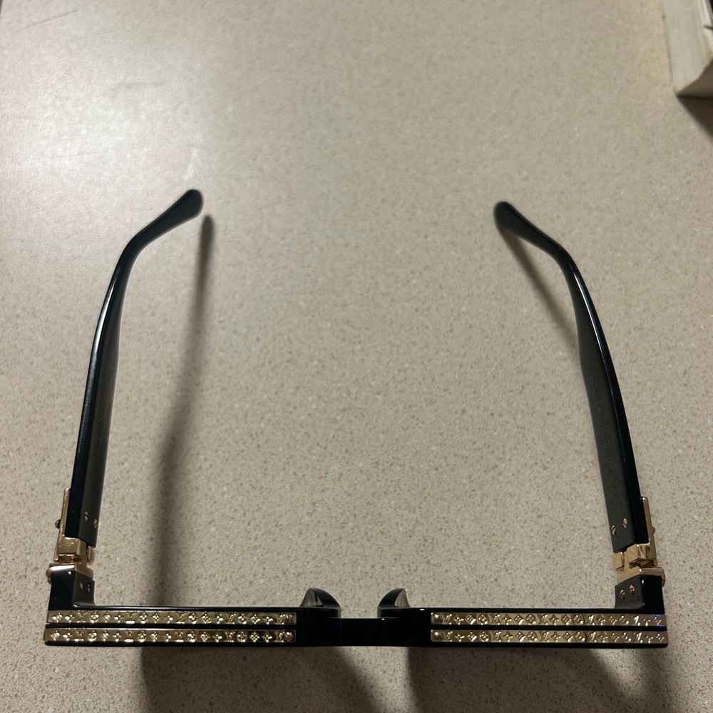 Authentic Louis Vuitton sunglasses - Picture 9 of 10